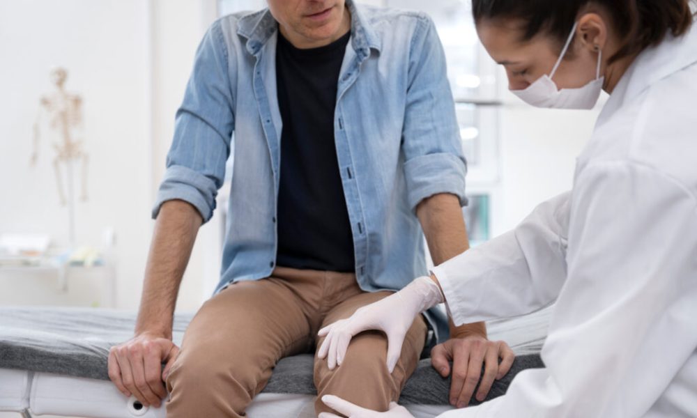 doctor-performing-routine-medical-checkup-1024x682